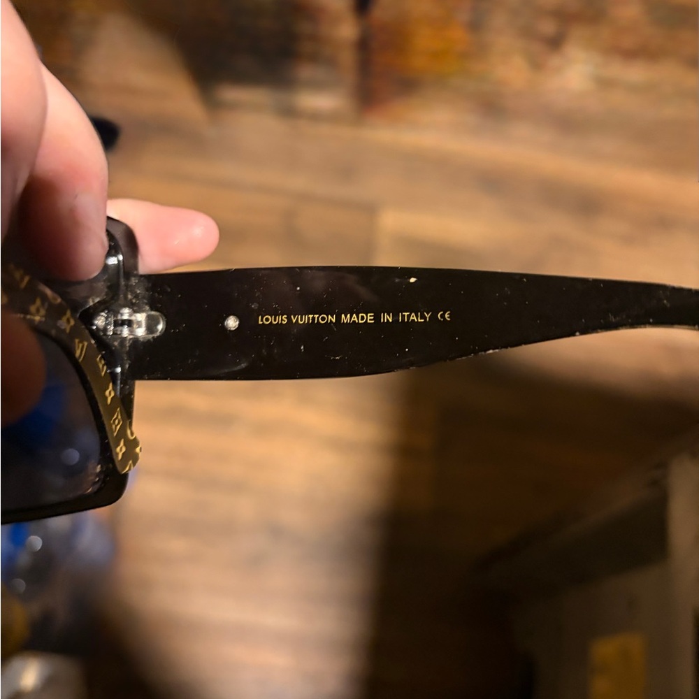 Louis Vuitton Black and Gold Eyewear - Picture 3 of 3